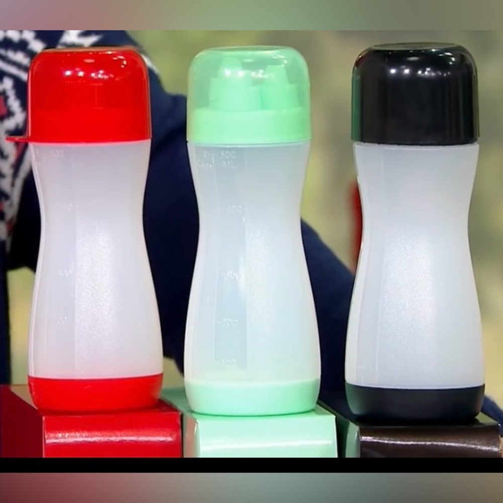 New in Box Set of Three Dash Super Squeeze Mini Batter Bottles With Gift Boxes